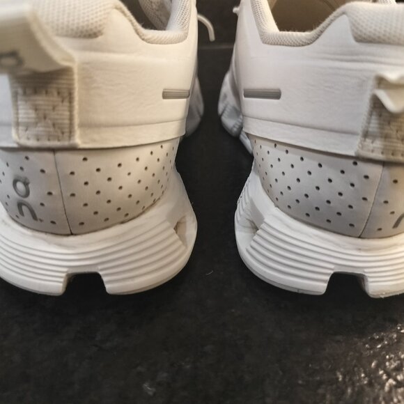 Women's On Cloud 5 Terry White Almond 99.98824 US size 8 - Picture 4 of 10